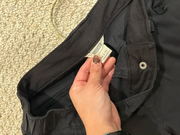 Duluth size 16 hiking pants  - Image 5