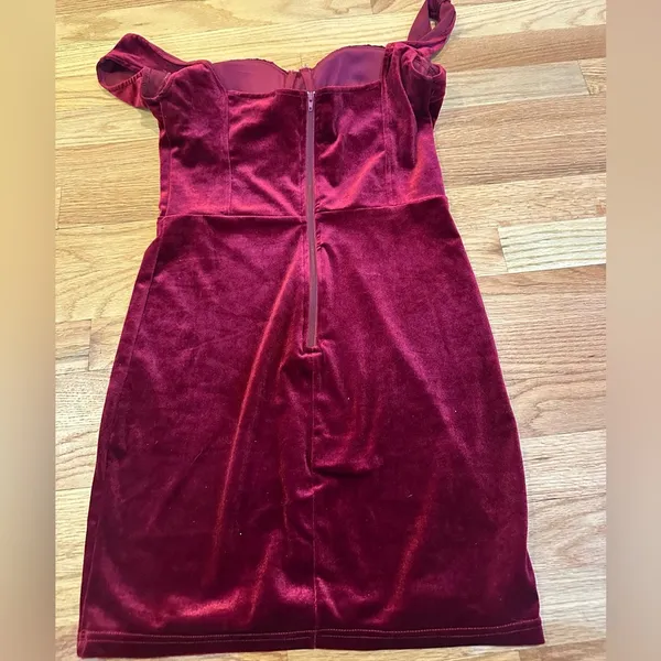 Windsor Lady In Velvet Sweetheart Mini Dress - Image 3