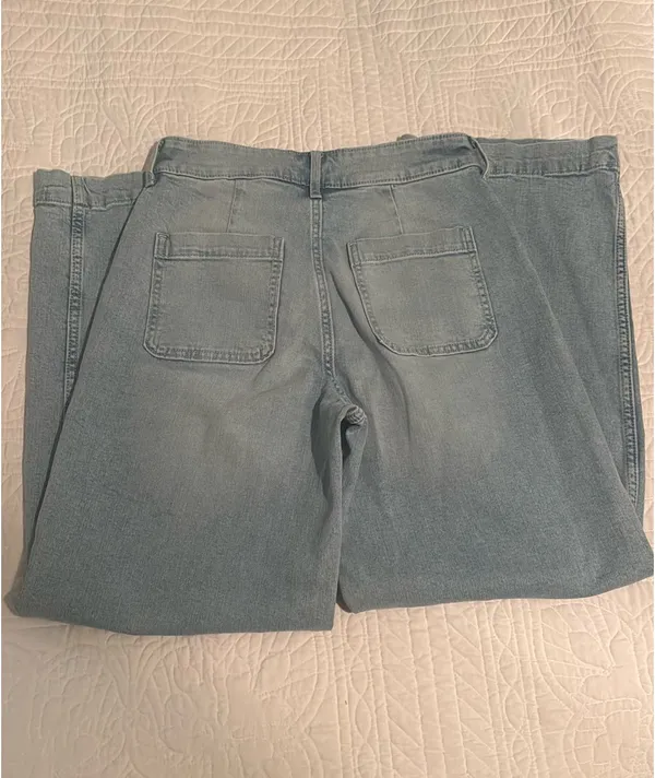 Old Navy Wide-Leg Jeans - Image 2
