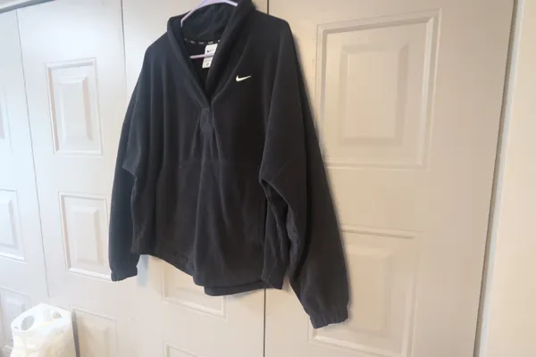 NIKE women's FB5642-010 Polar Fleece Long Sleeve Top Therma-FIT technology in black size small. - Image 2