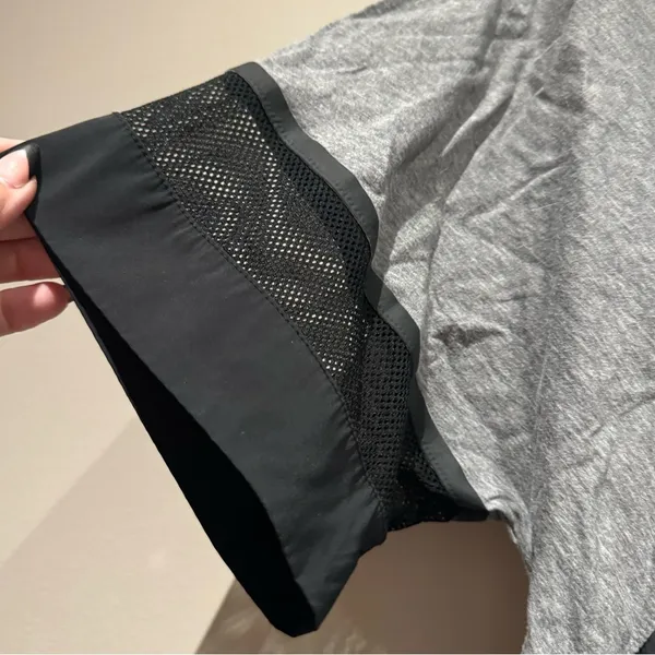 Nike gray top with mesh accents and drawstring bottom hem size XL - Image 2