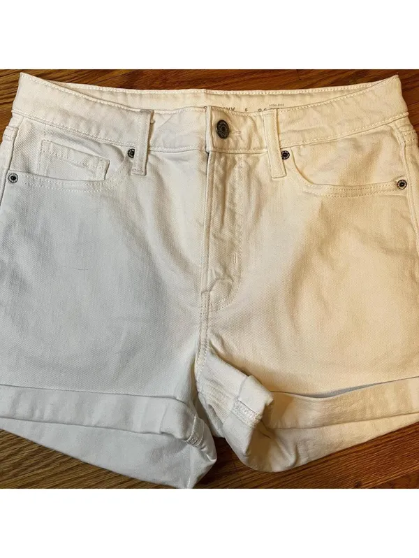 Old Navy Women's White and Cream Shorts - Image 2