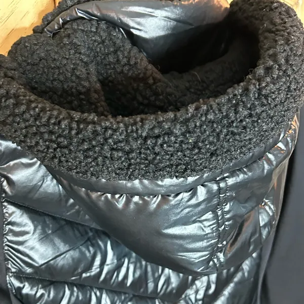 Calvin Klein Performance mixed-media hooded puffer jacket Size Medium. - Image 8