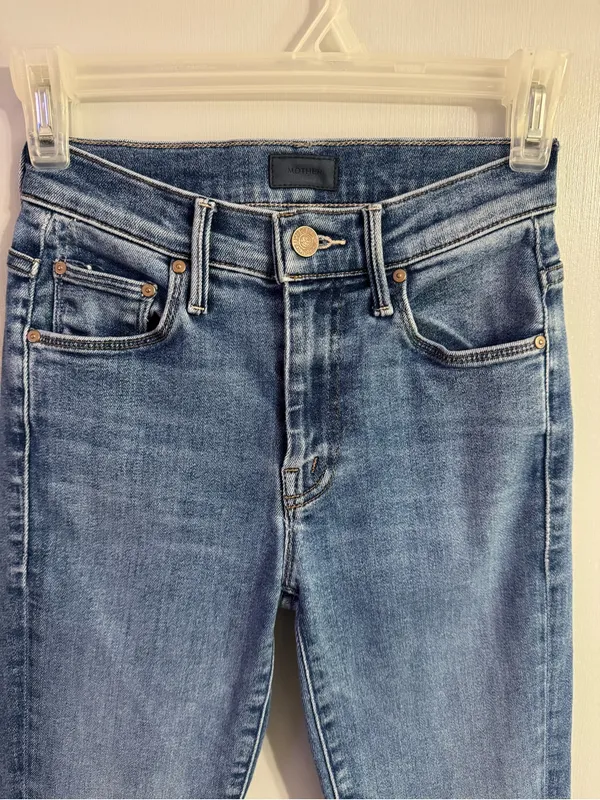 MOTHER Blue The Weekender in First Mate Medium Wash Flare Jeans Size 23 - Image 10