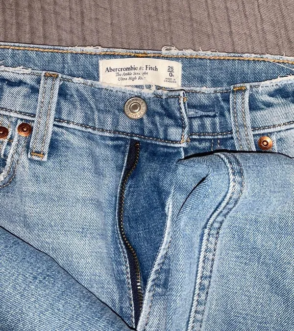 Abercrombie Straight ultra high Rise jeans - Image 3