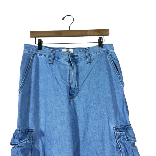 Universal Threads High Rise Wide Leg Cargo Jeans Light Wash Utility Blue Size 10R - Image 2