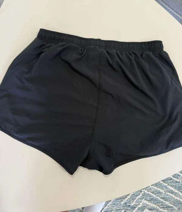 Alo yoga shorts - Image 3