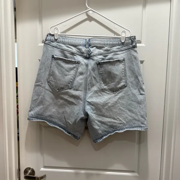 Torrid 5 Inch Mom Jean Premium Classic Denim Mid-Rise Short Size 16 - Image 9