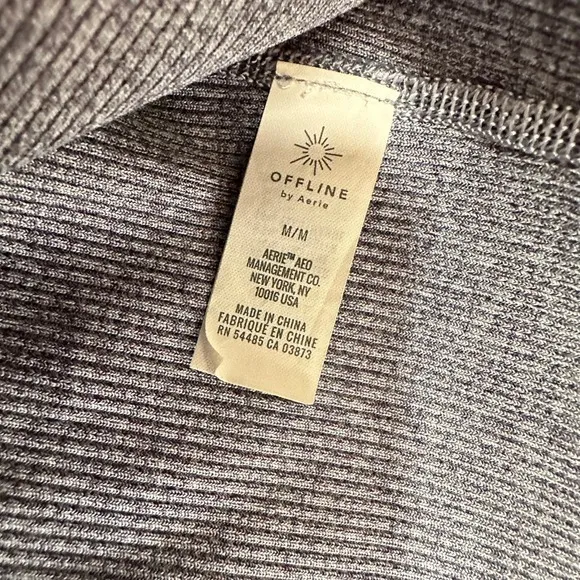 OFFLINE by Aerie Grey Ribbed Mock Neck Long Sleeve Crop‎ Top with Thumbholes M - Image 4