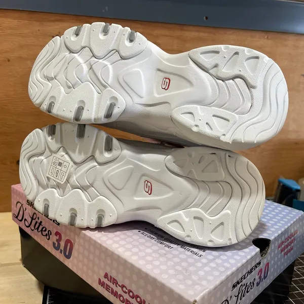 Skechers D’Lites 3.0 Grand Venture Women size 6.5 - Image 5