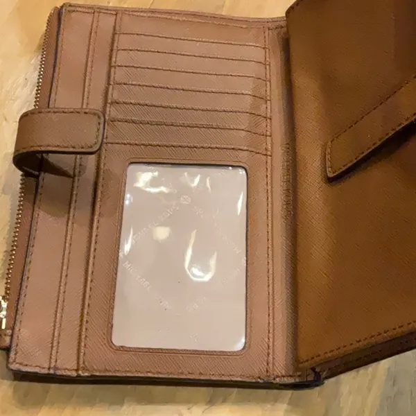 EUC Michael Kors Tan Leather Jetset Wristlet - Image 11