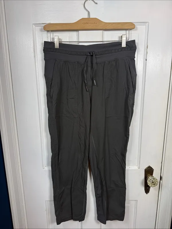 Lululemon Dance Studio Mid-Rise Cropped Pant in Black Night W2537 Sz 8 - Image 6