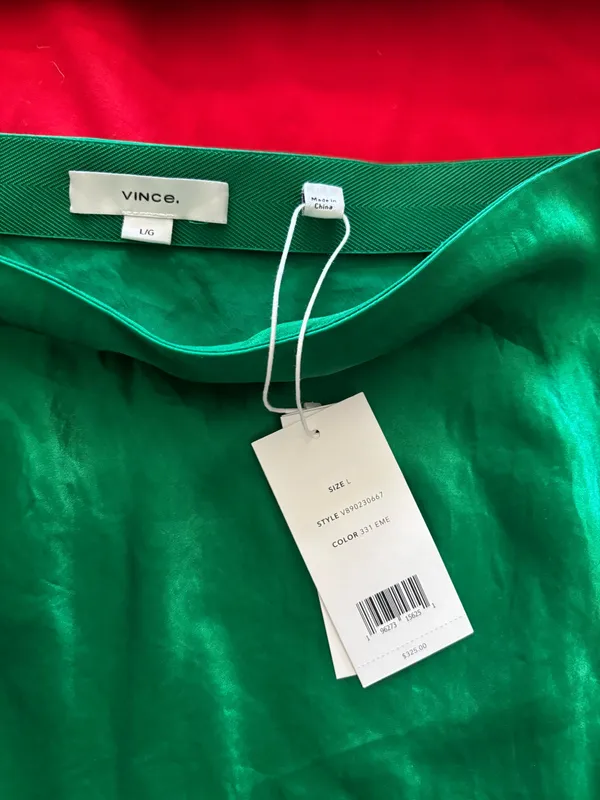 ✨ Vince Silk-Blend Skirt – Elegant Emerald Green | Retail $300 - Image 2