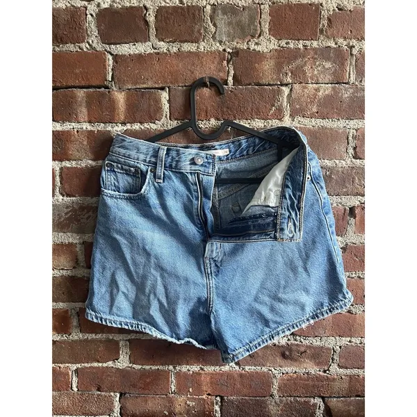 Levi's Women's Premium High Loose Shorts Jorts Size 26/2 - Image 5