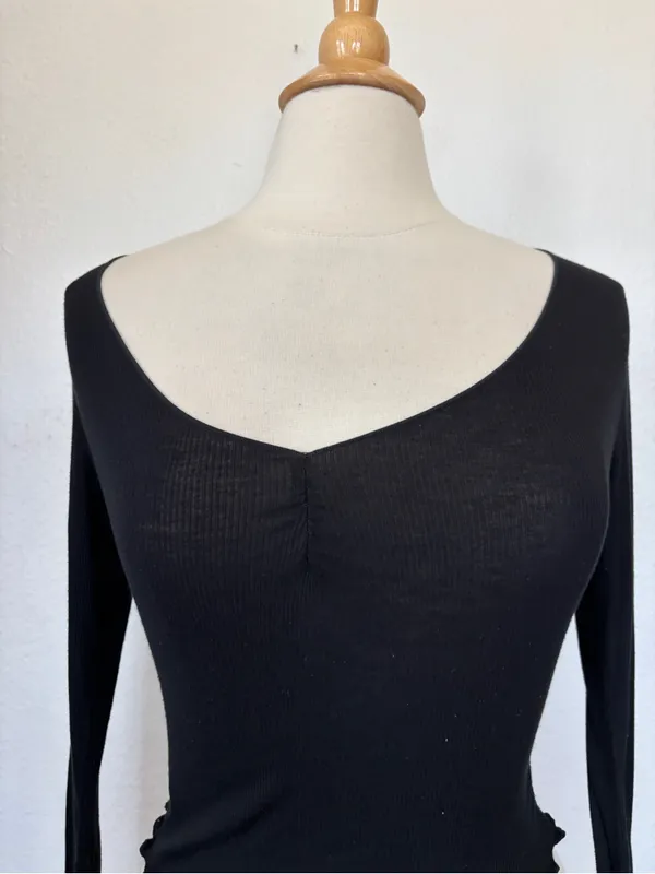 Active USA Black Long-Sleeve Cropped Scoop Top - Image 3