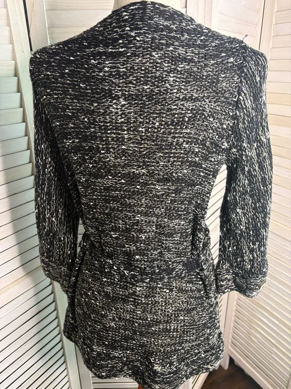 BCBGMAXAZRIA Sweater Knit Cable wrap - Image 4