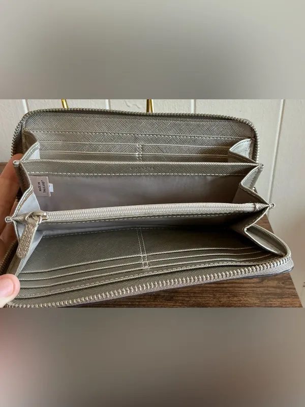 A Rare HTF Vintage Coach Silver Metallic Leather Zip Around Continental Wallet - Image 5