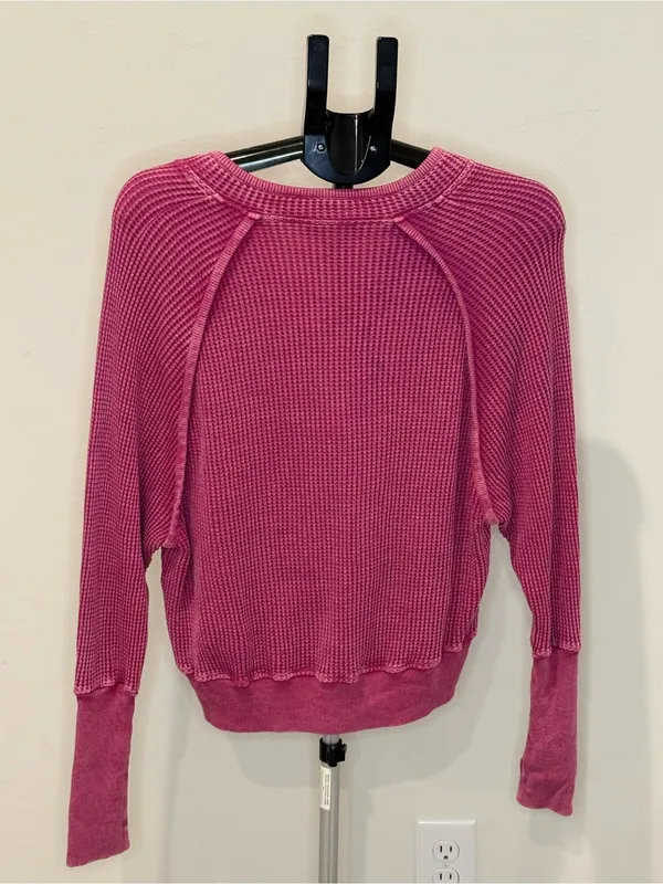 Mac and Me Pink Mineral Wash Waffle Knit Thumbhole Top Large - Image 6