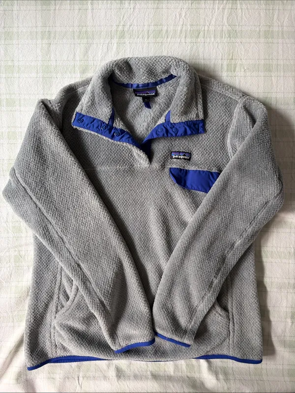 Patagonia Light Gray Fleece Zip-Up with Blue Trim - Image 4