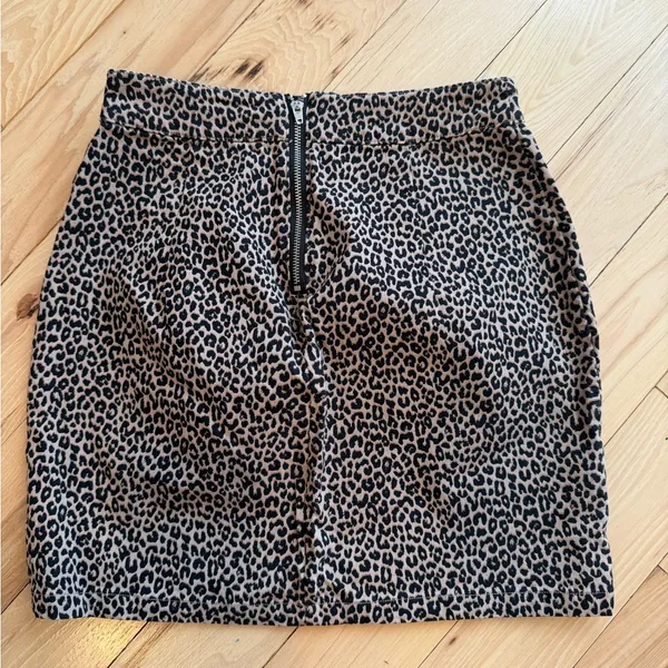 Garage Leopard Skirt! Size Small! - Image 4
