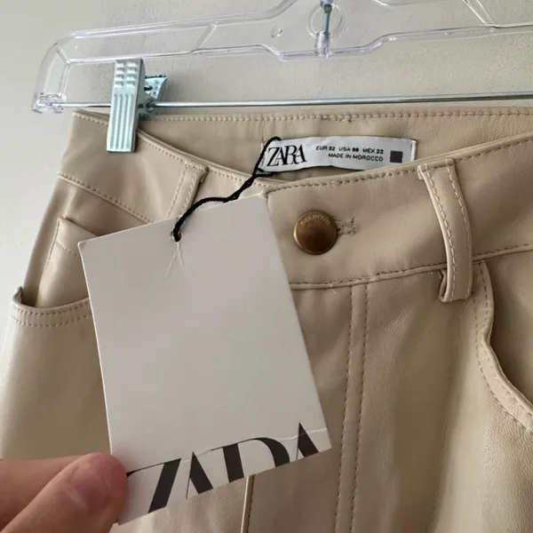 NEW!!‎ Zara Beige Khaki Faux Leather Pants Bottom Slits Fleece Lined - Image 4