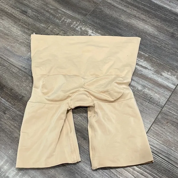 Assets by Spanx Shaping Shorts Shapewear Beige Medium - Image 2
