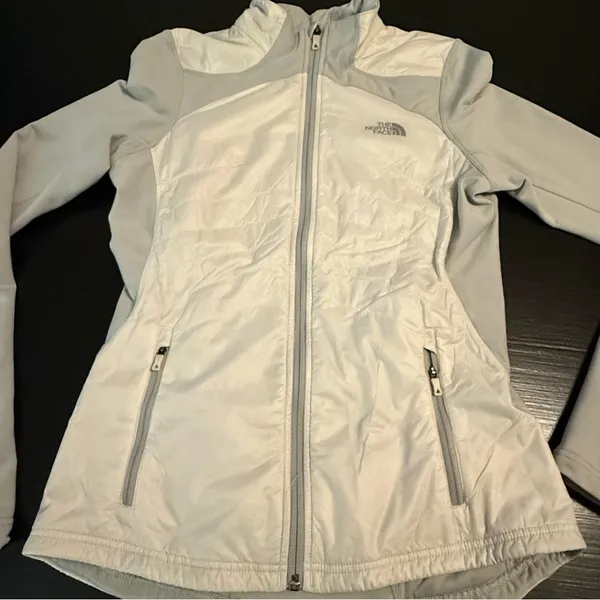 The North‎ Face Women's White and Gray Ski Jacket - Image 4