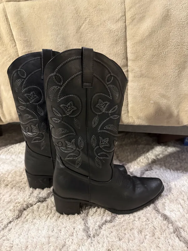 Amazon Black cowboy boots - Image 3