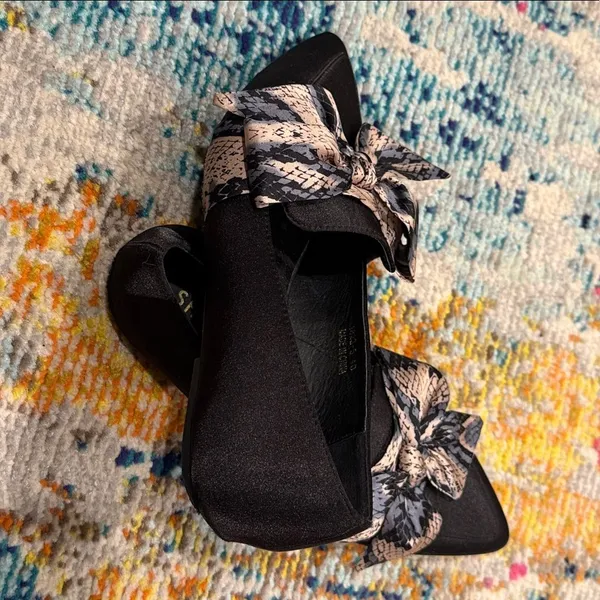 SHEIN | Black Satin Loafers | Satin Snakeskin Bow | Sz 40 - Image 2