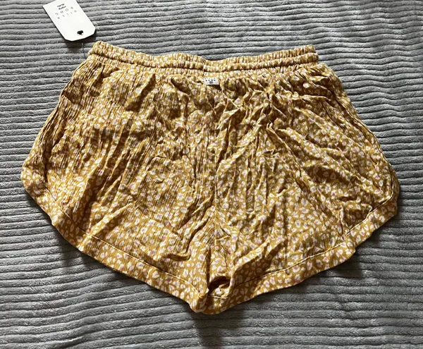 Billabong Printed Shorts - Image 2