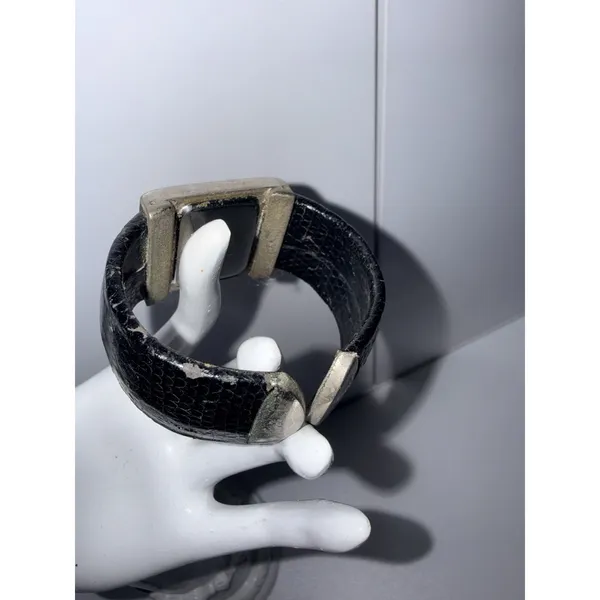 Vintage 1990s Gucci 7800 Black‎ Leather Cuff Watch Needs New Cuff & Battery - Image 11