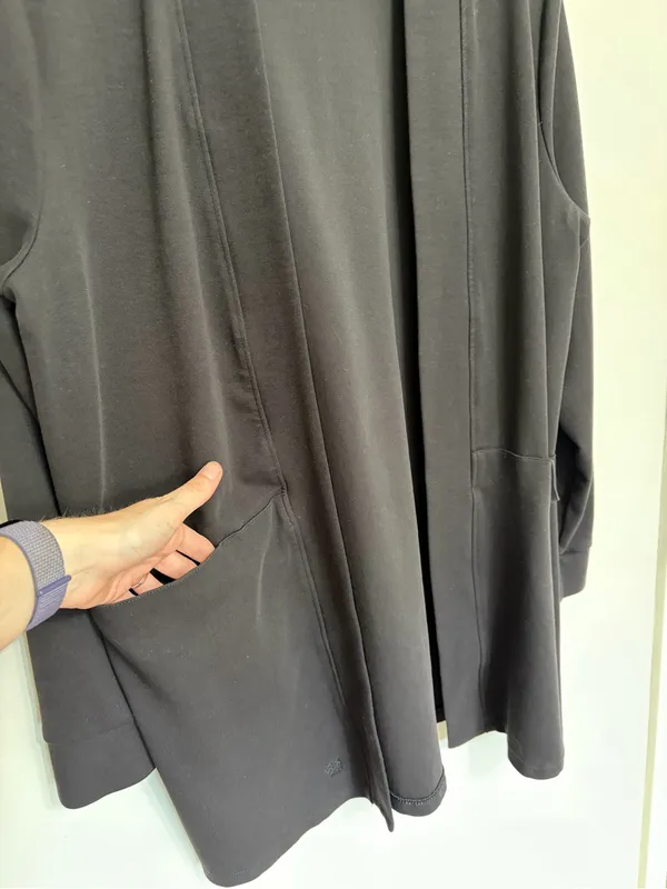 Zestt Organics Million Miles Travel Cardigan Organic Cotton Black - Size L - Image 8