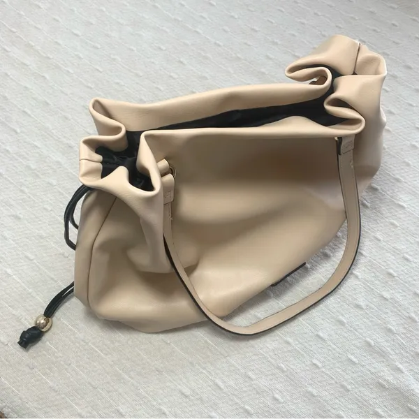 Victoria’s Secret 100% Polyurethane‎ Solid Tan Shoulder Bag One Size - Image 4