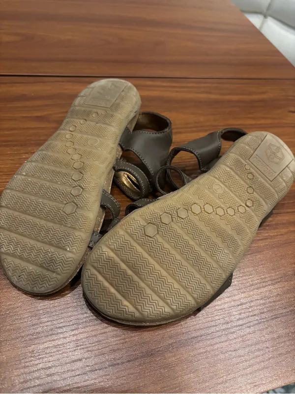 Khombu Brown Comfort Sandals Straps Size 7 Walking - Image 7