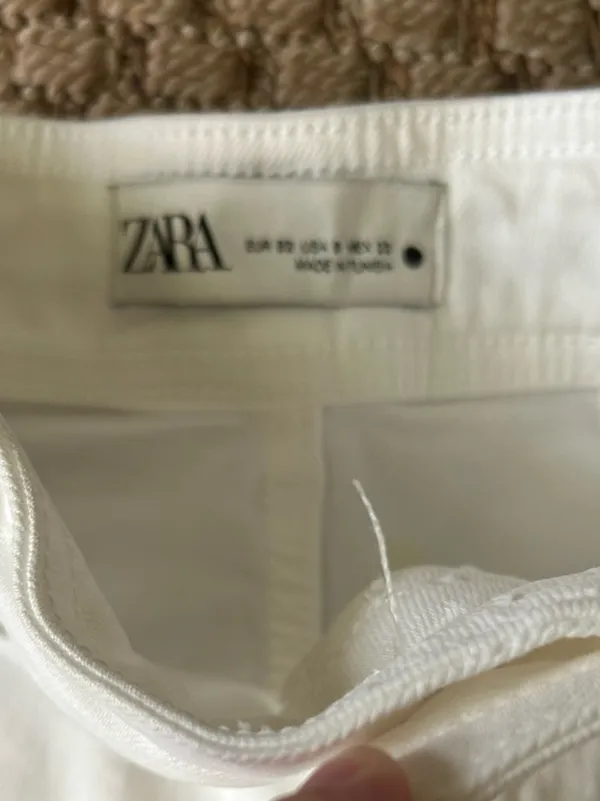 Zara White Wide-Leg Jeans with Frayed Hem Stretch - Image 3