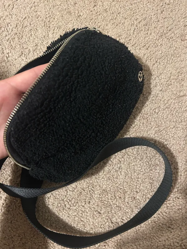 lululemon athletica Black Sherpa Belt Bag - Image 7