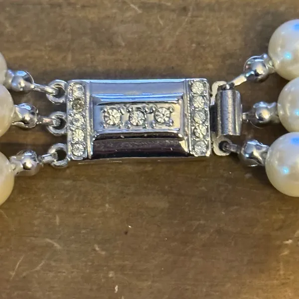 Vintage Carolee triple strand layered faux pearl necklace - Image 5