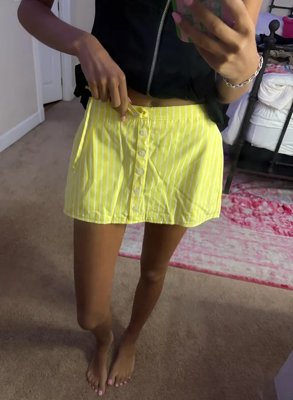 Yellow skirt/shorts - Image 3