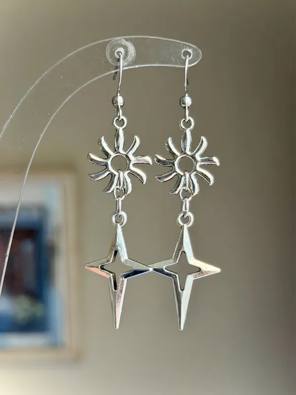 Handmade sparkle star & sun y2k street style dangle earrings💫🌀 - Image 3