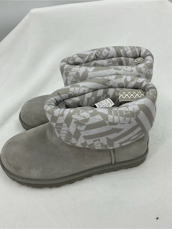 UGG Women's Light Gray Suede Ankle Boots with Patterned Padded Cuff B37 - Image 4