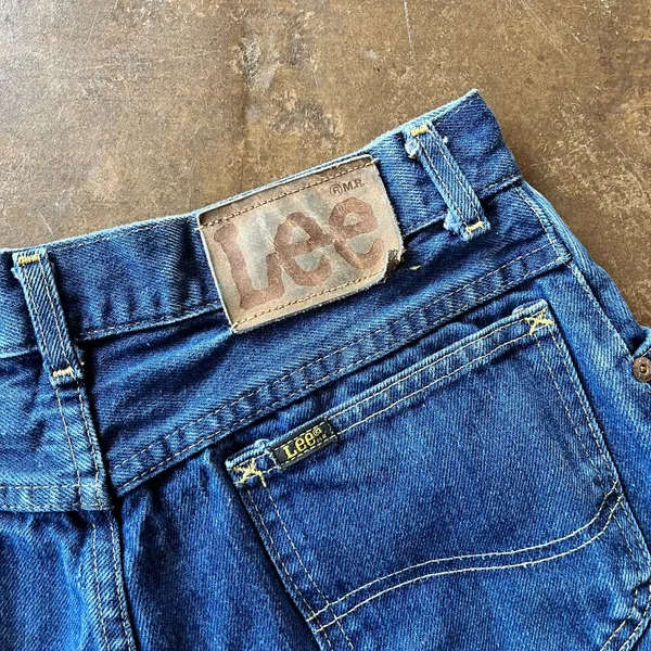 Vintage 90s Lee Medium Wash Distressed High Rise Cutoff Jean Denim Shorts 28 - Image 4