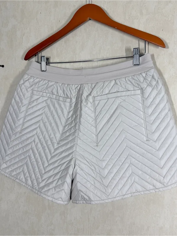 Athleta Women’s Apres Ski Quilted Shorts Puffer Insulated in Beige Chevron 8 - Image 6