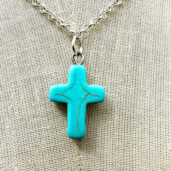 Howlite cross pendant necklace - Image 2