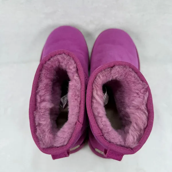 UGG Mini Boots Suede Leather Sheepskin‎ Lined SugarPlum Women's Size 6 - Image 4
