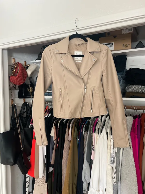 Abercrombie & Fitch Nude tan faux vegan leather moto biker jacket S - Image 4