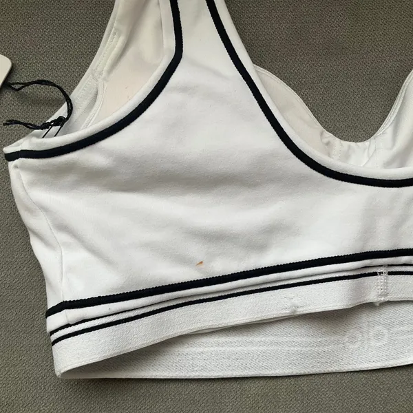 Alo Yoga Airbrush Heart Throb Bra White/Black M - Image 6