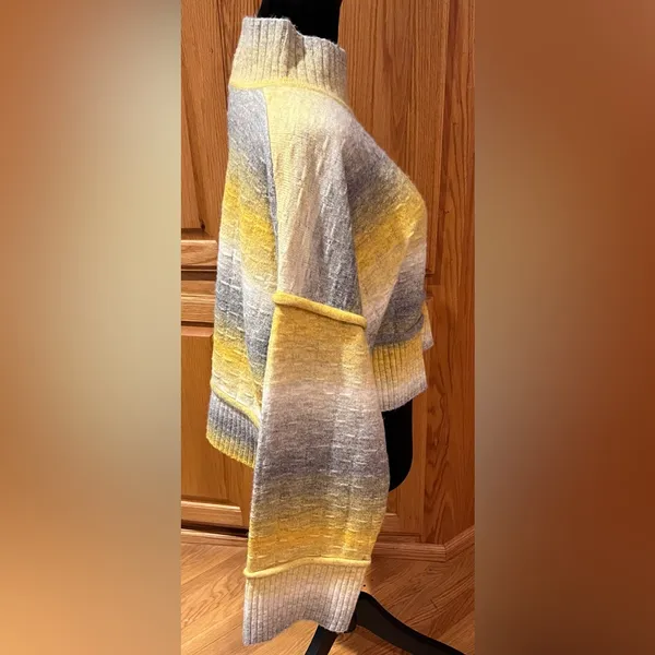 Pilcro‎ by Anthropologie Cropped Mock Neck Sweater in Yellow & Gray Ombre Large - Image 10