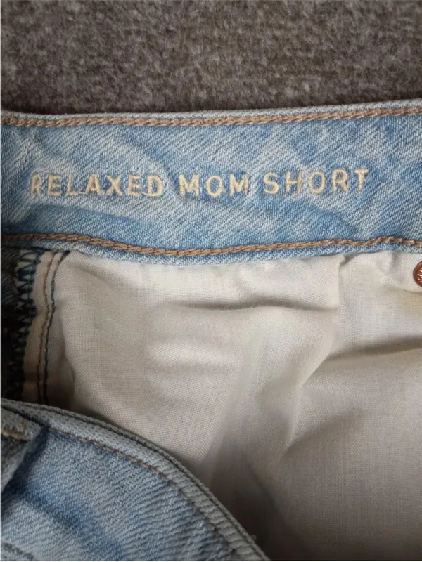 American Eagle Womens Size 2 Denim Relaxed Mom Shorts Raw Hem Destroyed - Image 7
