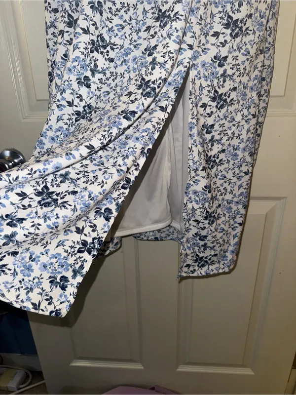 Francesca's Collections White and Blue Floral Midi Dress - Image 6