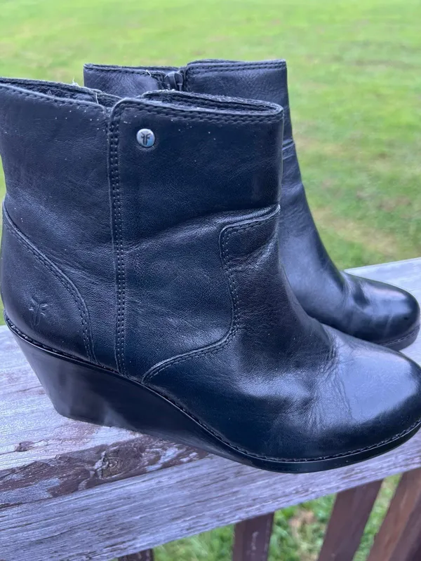 Frye Regina Wedge Pointed Toe Side Zip Western Leather Ankle Bootie size 7 - Image 2